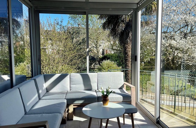 Charming 4-bedroom house with garden, close to shops and bus stop