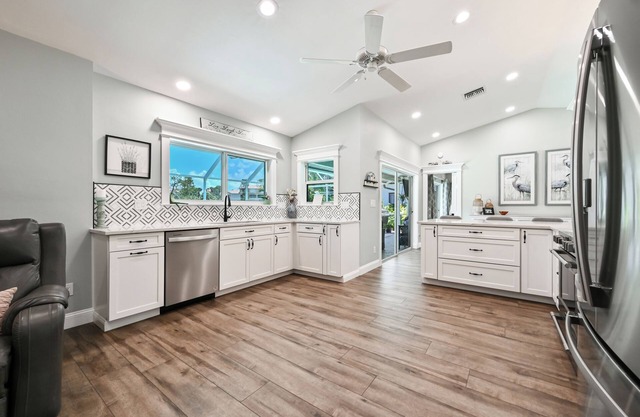 Charming 4-bedroom pool home with AC, in Naples FL