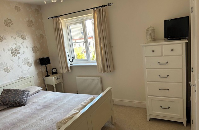 Charming 5-Bedroom Guesthouse in a Peaceful Location Near Northampton Centre