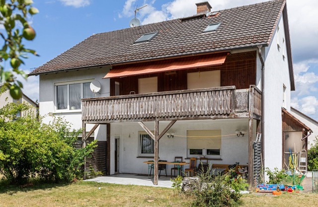 Charming Apartment in Fuldabrück with Garden