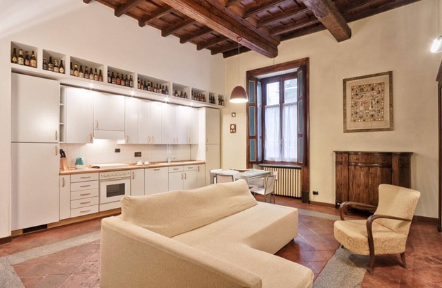 Charming apartment in the historic center, a few meters from Piazza Castello and very close to all the main monuments of the city, reachable on foot. You can enjoy all the beauties of Turin in complete freedom, between an aperitif in the city center, a v