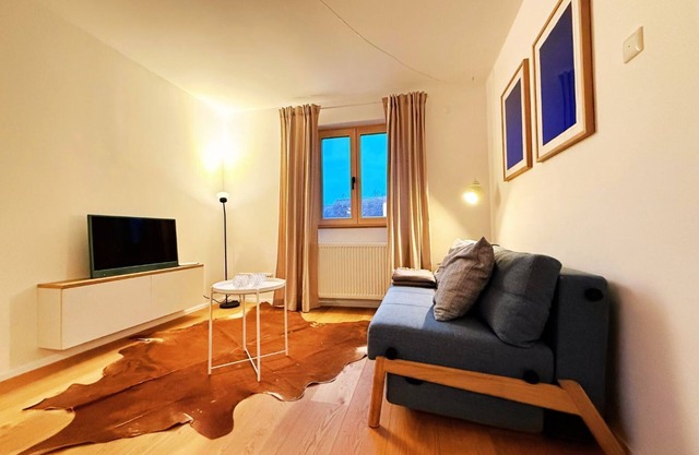 Charming apartment - modern, quiet, with parking and good transport links