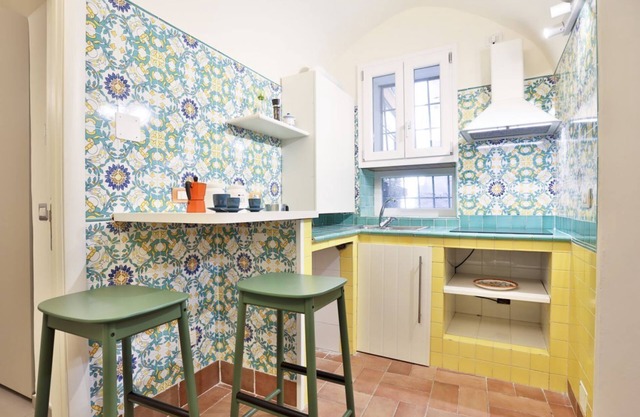 Charming apartment that accommodates up to 5 people with great comfort. The accommodation is located in the historic center (ZTL), just 500m from the Duomo and a stone's throw from Piazza Sedile del Campo, the Verdi Theater and the Villa Comunale, an ide