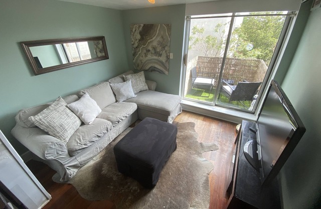 Charming Apt in Williamsburg, w/WasherDryer & Balcony!