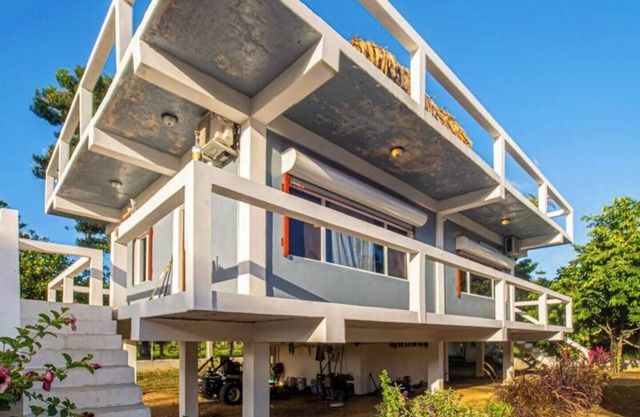 Charming apt with rooftop palapa bar & splash pool