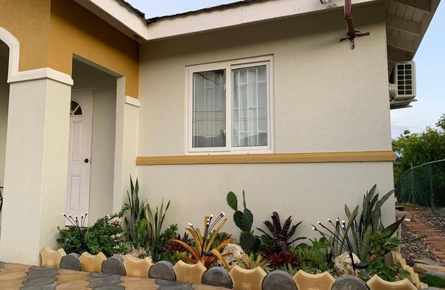 Charming bed & breakfast in lovely St. Elizabeth Parish with AC