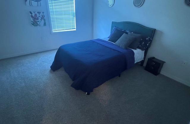Charming bed & breakfast in wonderful Winter Haven with WiFi, fitness room