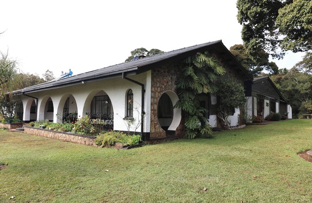 Charming bed & breakfast with WiFi, AC in peaceful Vumba Room #3