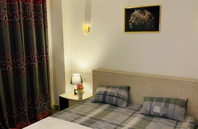 Charming bed room in beautiful area of Dakar with WiFi, AC& a nice living hall