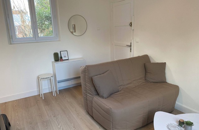 CHARMING, BRIGHT APARTMENT IN THE HEART OF AVIGNON