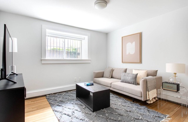 Charming Brighton 2BR w W/D, by Restaurants & Shops by Blueground