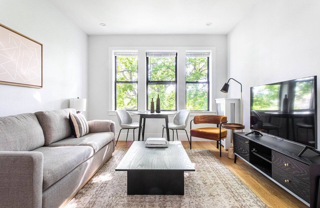 Charming Brighton 2BR w W/D, by Restaurants & Shops by Blueground