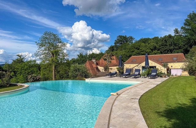Charming Bungalow with stunning views of the Dordogne River in the Perigord Noir