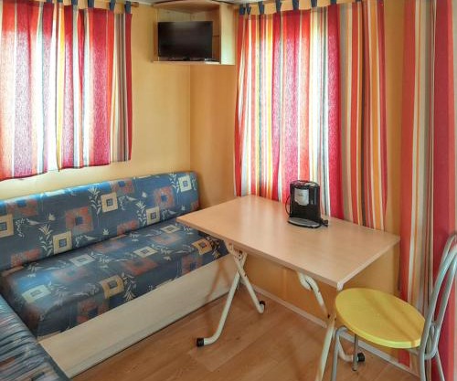 Charming Bungalow in Pataias, 18 m² with Shared Pool.