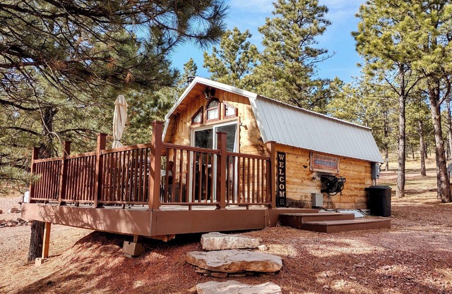 Charming Cabin with AC, heating, hot tub, and WiF, Park Pass in Hermosa