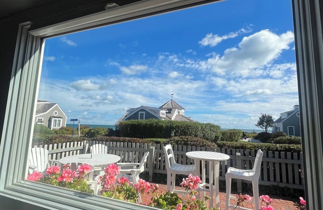 Charming Cape Cod Getaway - Private Beach Cottage
