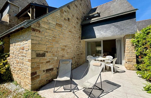 Charming Carnac Apartment: Close to Beaches, Terrace, Parking, and Amenities