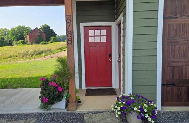 Charming Carriage House with Breathtaking Canandaigua Lake Views