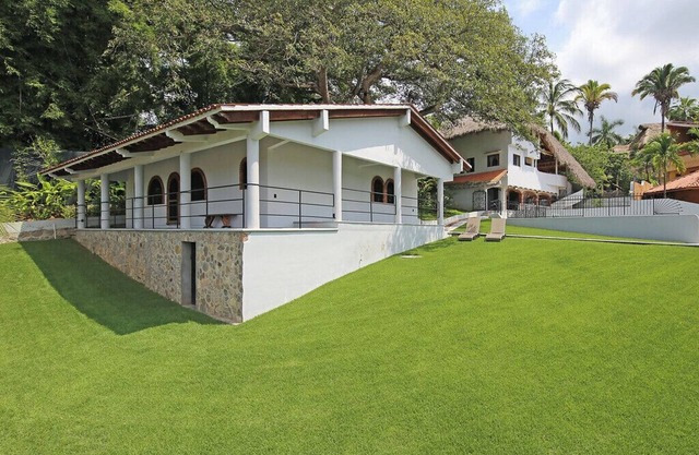 Charming casita. Private, secure with pickle ball and basketball half-court.