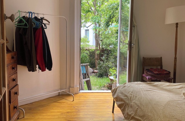 Charming Centrally located garden flat on edge of Holyrood Park