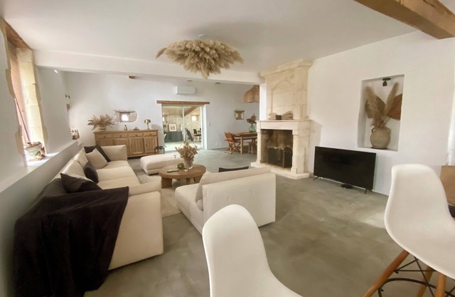 Charming CHARENTAISE of 250 m2 in Royan, ideal for 3 families