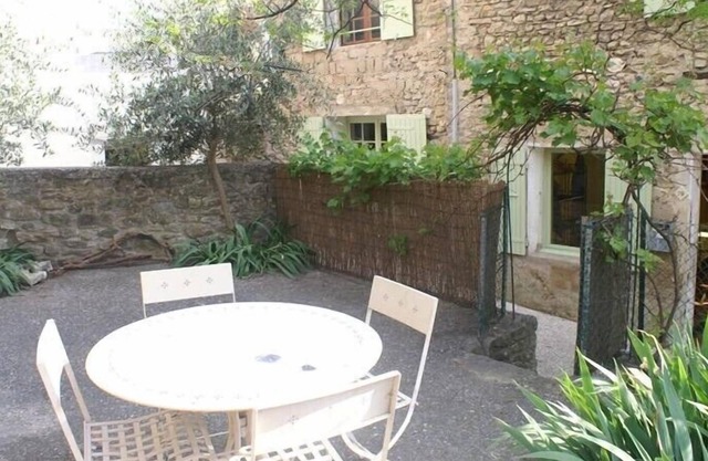 Charming comfortable cottage+garden& terraces in the heart of a medieval village