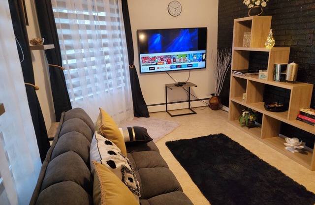 Charming&comfy apt, close to hwy, wifi, netflix