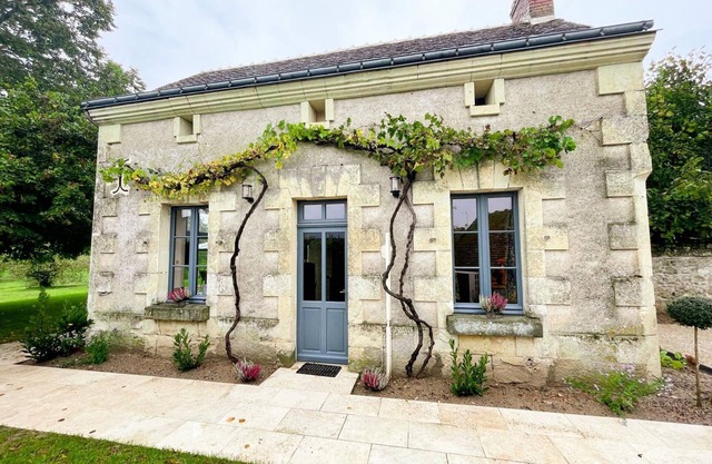 Charming cottage in Touraine with garden, near Loire castles