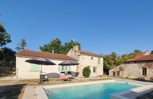Charming cottage in Charroux with private pool and terrace
