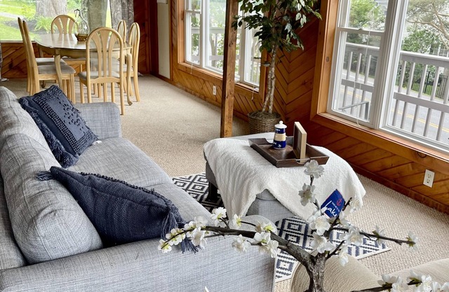 Charming cottage at the cove!