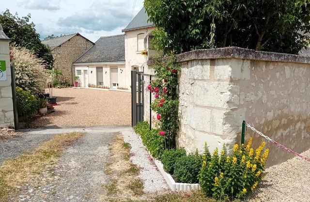 Charming cottage in Sazilly with private garden and WiFi