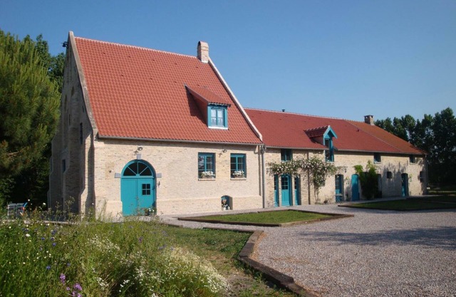 Charming cottage near Bergues, 9 pers capacity, modern comfort