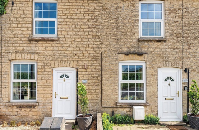 Charming cottage near lovely Stamford with cosy open fire and a rural location.