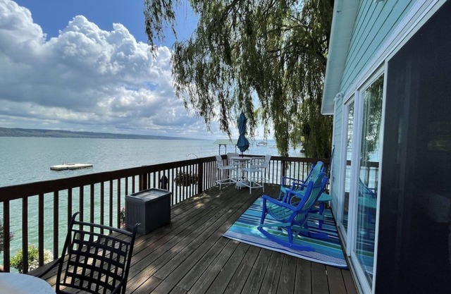 Charming Cottage with great views on Cayuga Lake in Sheldrake