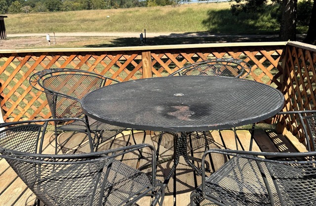 Charming Cozy 2-bedroom Riverside Home in fabulous Tahlequah with AC, WiFi