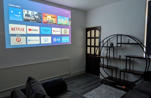 Charming Cozy 4-bedroom house with Projector, Snack cupboard, Highspeed WI-FI