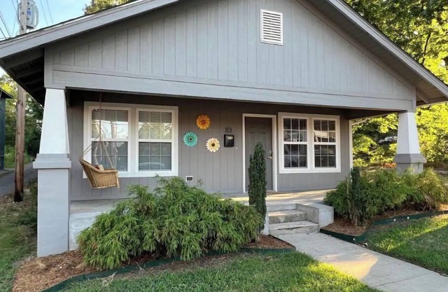 Charming Craftsman Cottage. Downtown Gem!
