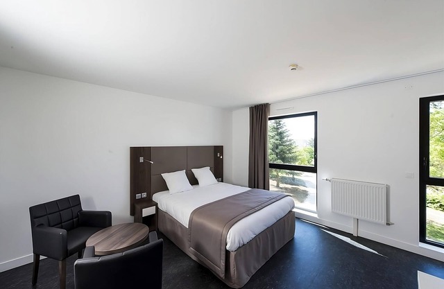 Charming Dijon Studio Supérieur | Garden, Free Parking & Easy City Access!