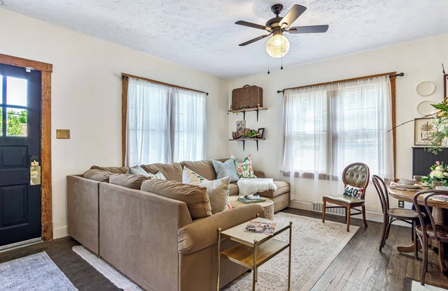 Charming Edwardsville Home: Walk to Downtown!