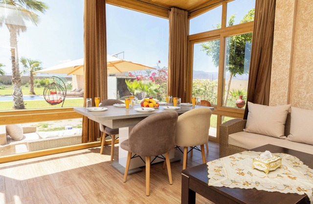 "Charming family retreat | Pool Farm - Mountains"