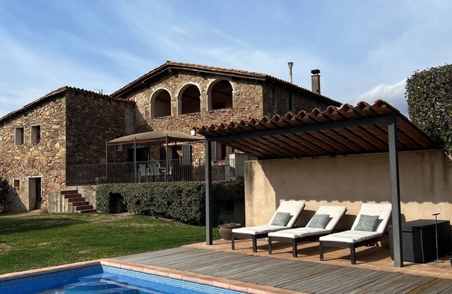 Charming farmhouse with views, large garden, private pool, pet-friendly