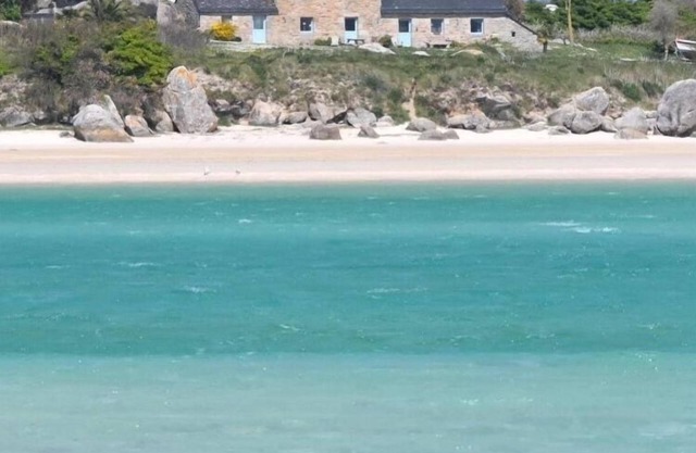 Charming farmhouse with exceptional view of Kernic Bay