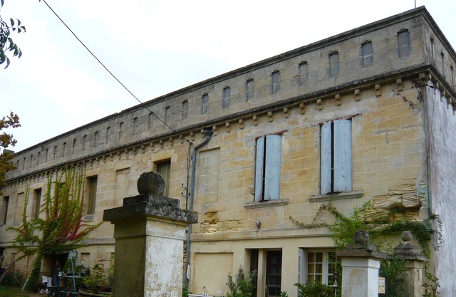Charming flat with terrace on an organic chateau property just outside Bordeaux