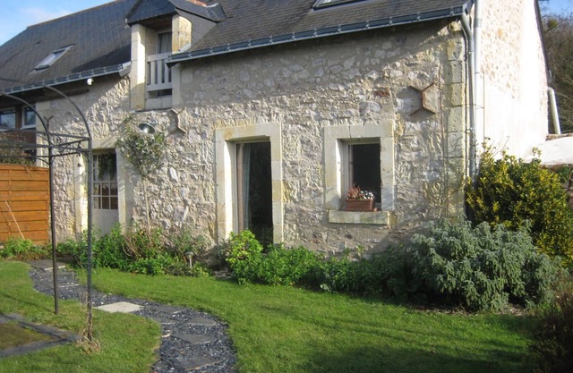 Charming Cottage in Wine Hamlet: Sleeps 5, Cozy Garden, Near Loire Castles