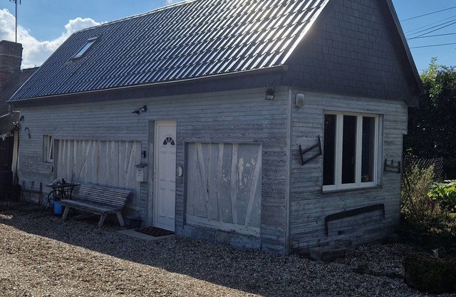 Charming 1-bedroom house in beautiful Honguemare-Guenouville with AC