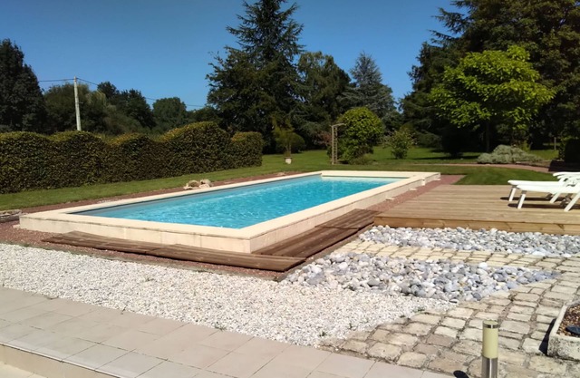 Charming Cottage with Pool and Garden, Near Le Mans