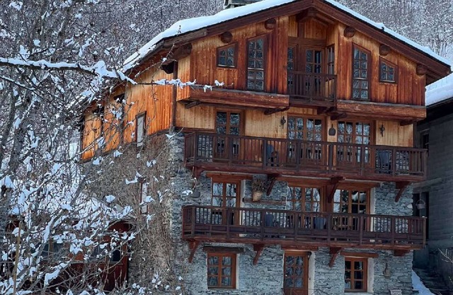 Charming Savoyard chalet in a quiet area with mountain views