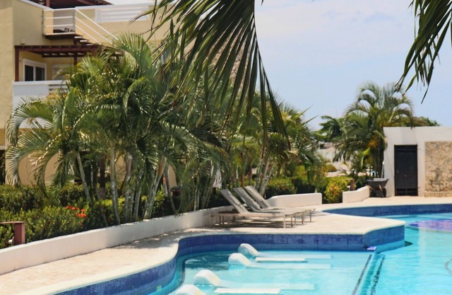 Charming Front Beach 3-Bedroom Villa in Roatan