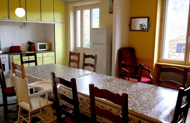 Charming gite for up to 12 people in the heart of the Allier valley