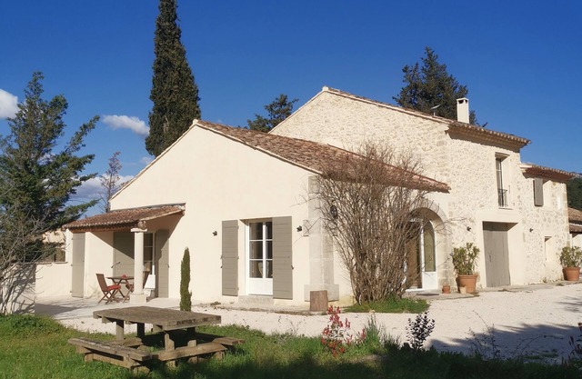 Charming gîte in a farmhouse at the foot of the Luberon